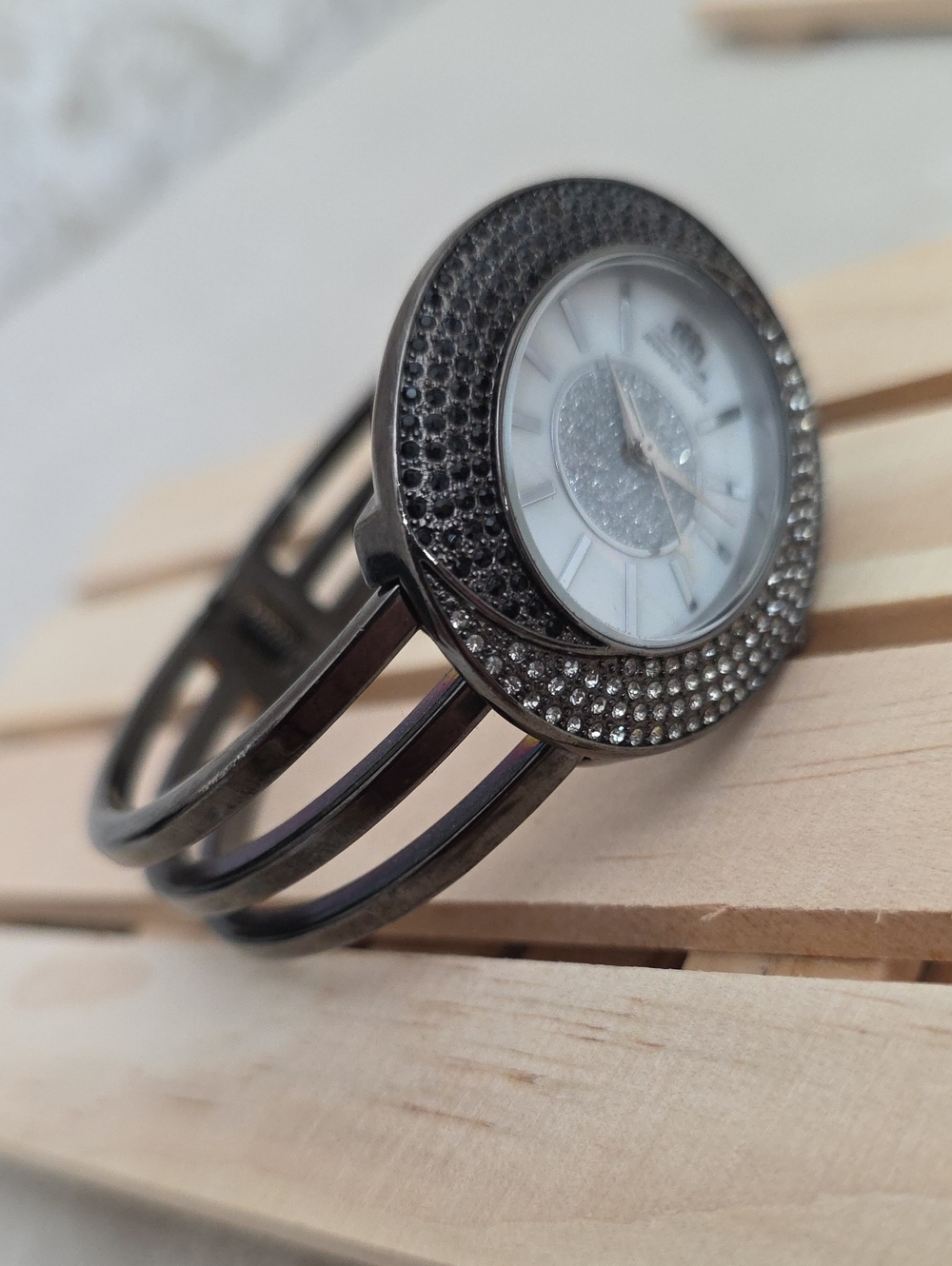 Jennifer Lopez JLO Gunmetal Crystal Bangle Watch Mother of Pearl Dial - Picture 2 of 4